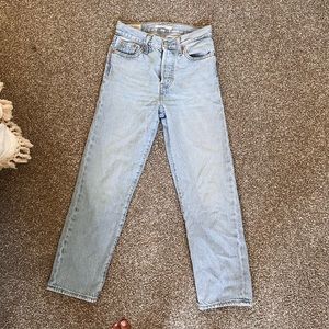 LEVI’S- Wedgie Straight Ankle Jeans